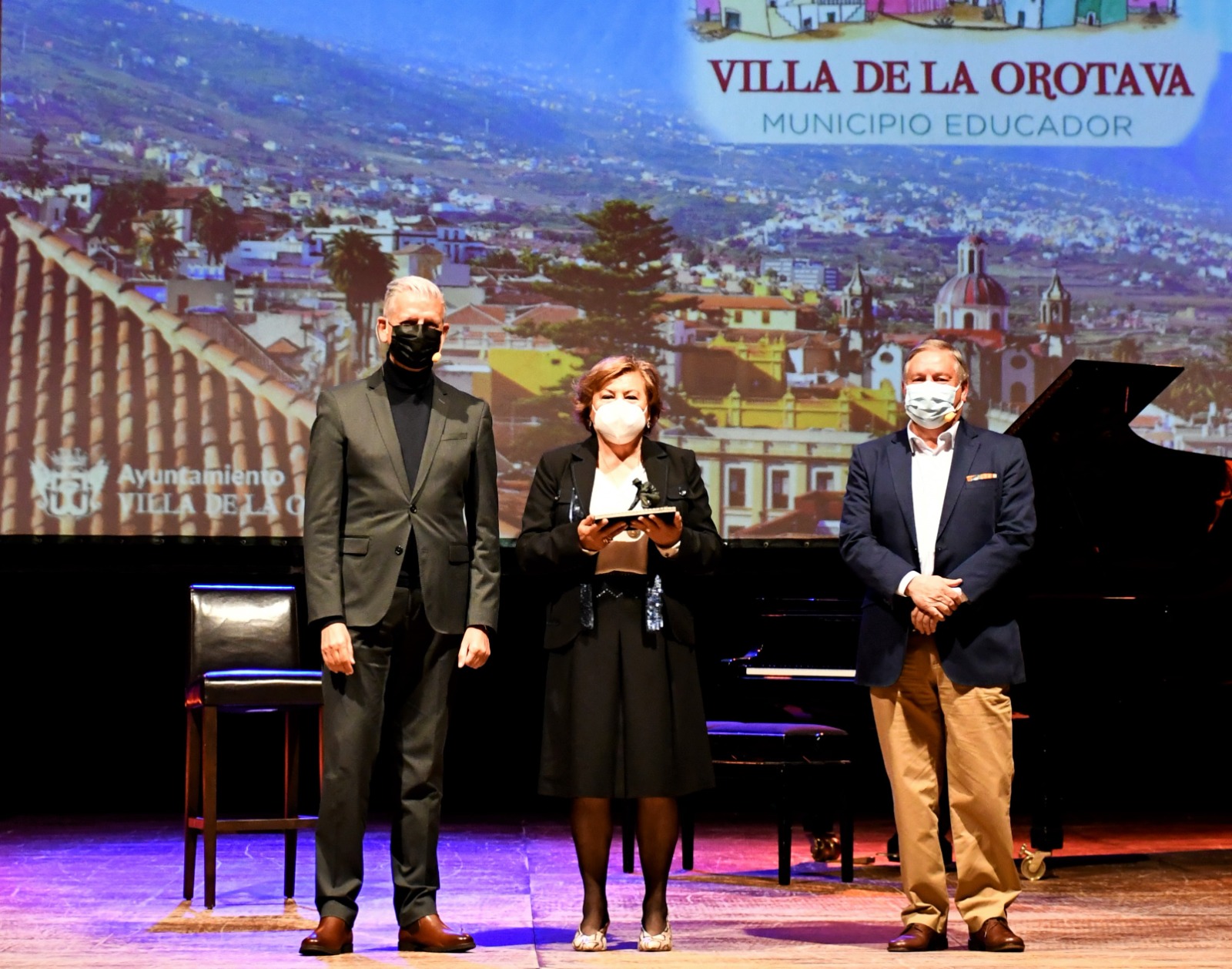 Homenaje a los maestros jubilados de La Orotava (Tenerife) / CanariasNoticias.es