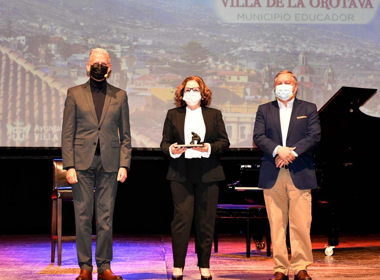 Homenaje a los maestros jubilados de La Orotava (Tenerife) / CanariasNoticias.es