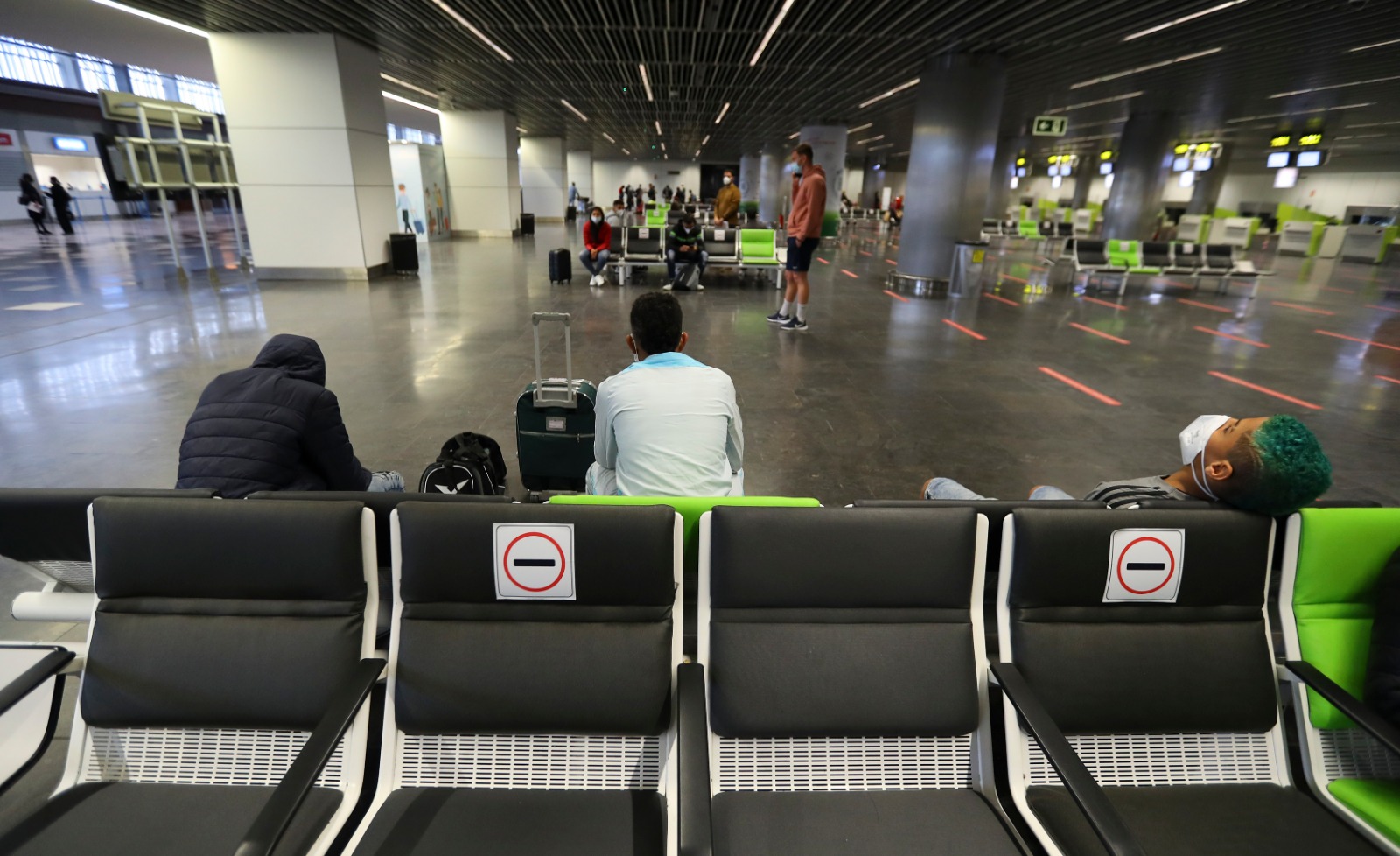Menores extranjeros no acompañados en el aeropuerto / CanariasNoticias.es Menores extranjeros no acompañados en el aeropuerto / CanariasNoticias.es