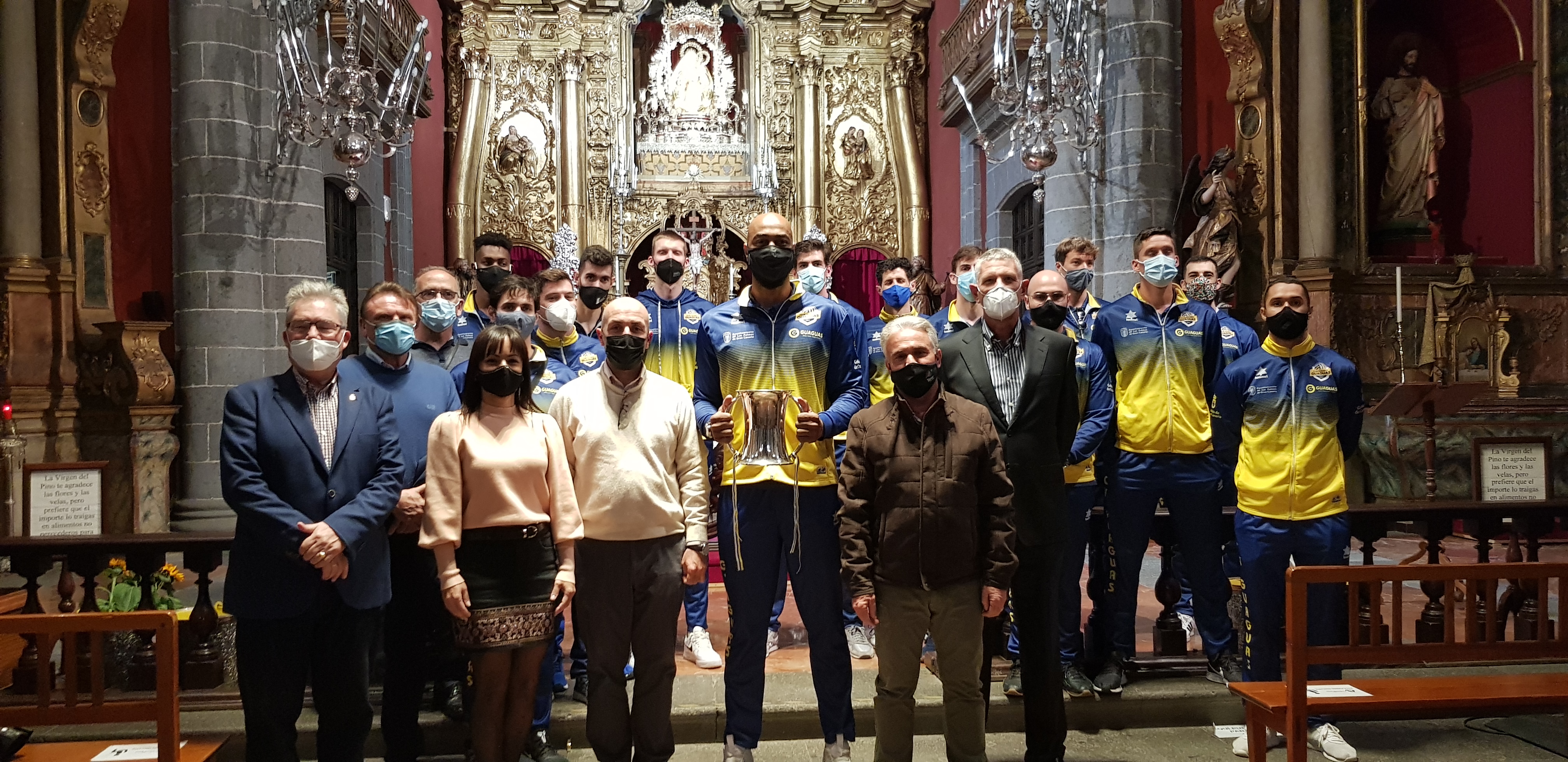 El CV Guaguas ofrece el título de la Copa del Rey a la Virgen del Pino / CanariasNoticias.es