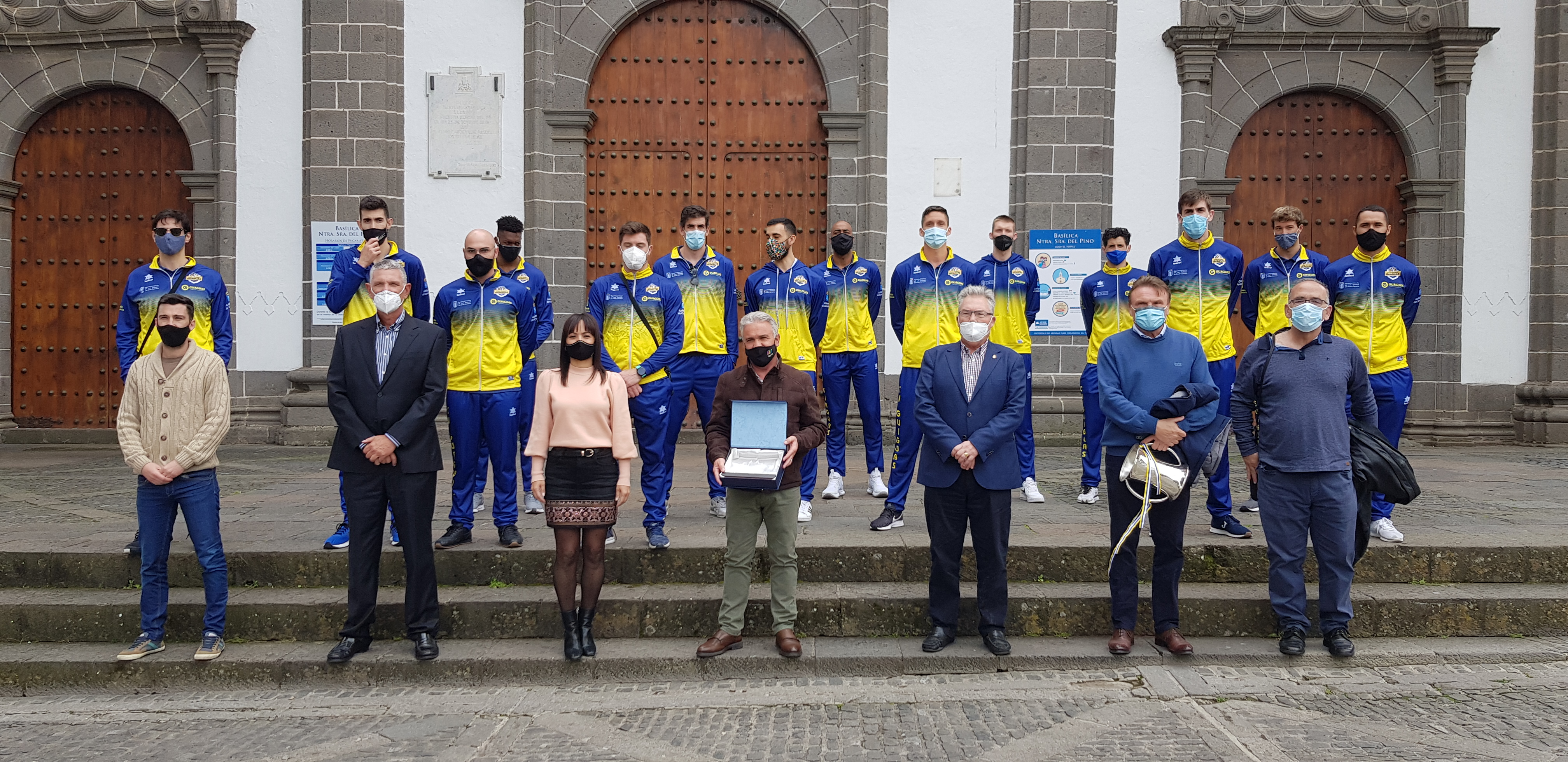 El CV Guaguas ofrece el título de la Copa del Rey a la Virgen del Pino / CanariasNoticias.es