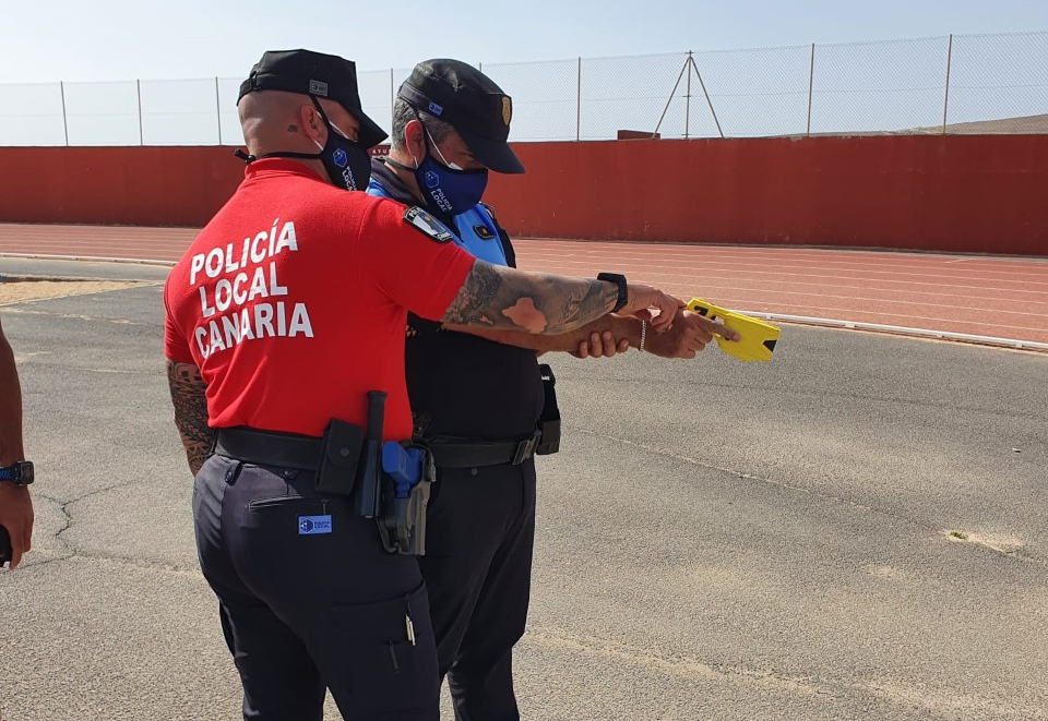 La Policía Local de Puerto del Rosario se forma en el uso y manejo de pistolas Taser / CanariasNoticias.es