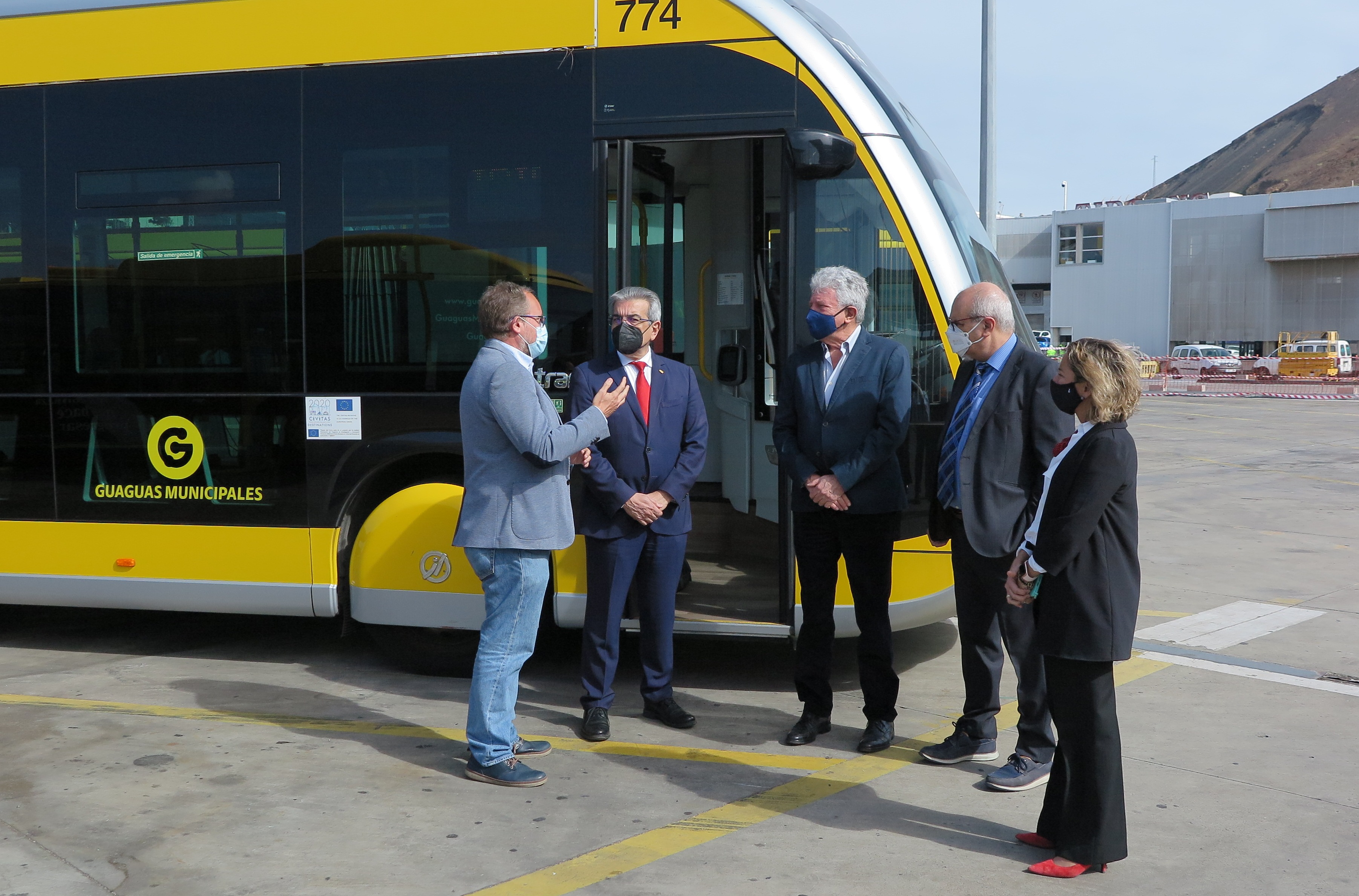 Román Rodríguez visita las instalaciones de Guaguas Municipales en Las Palmas de Gran Canaria / CanariasNoticias.es