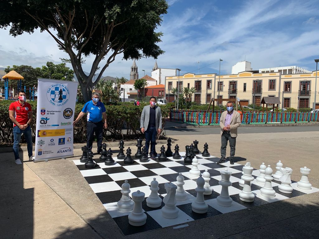 Telde habilita un tablero gigante de ajedrez en el parque de San Juan / CanariasNoticias.es