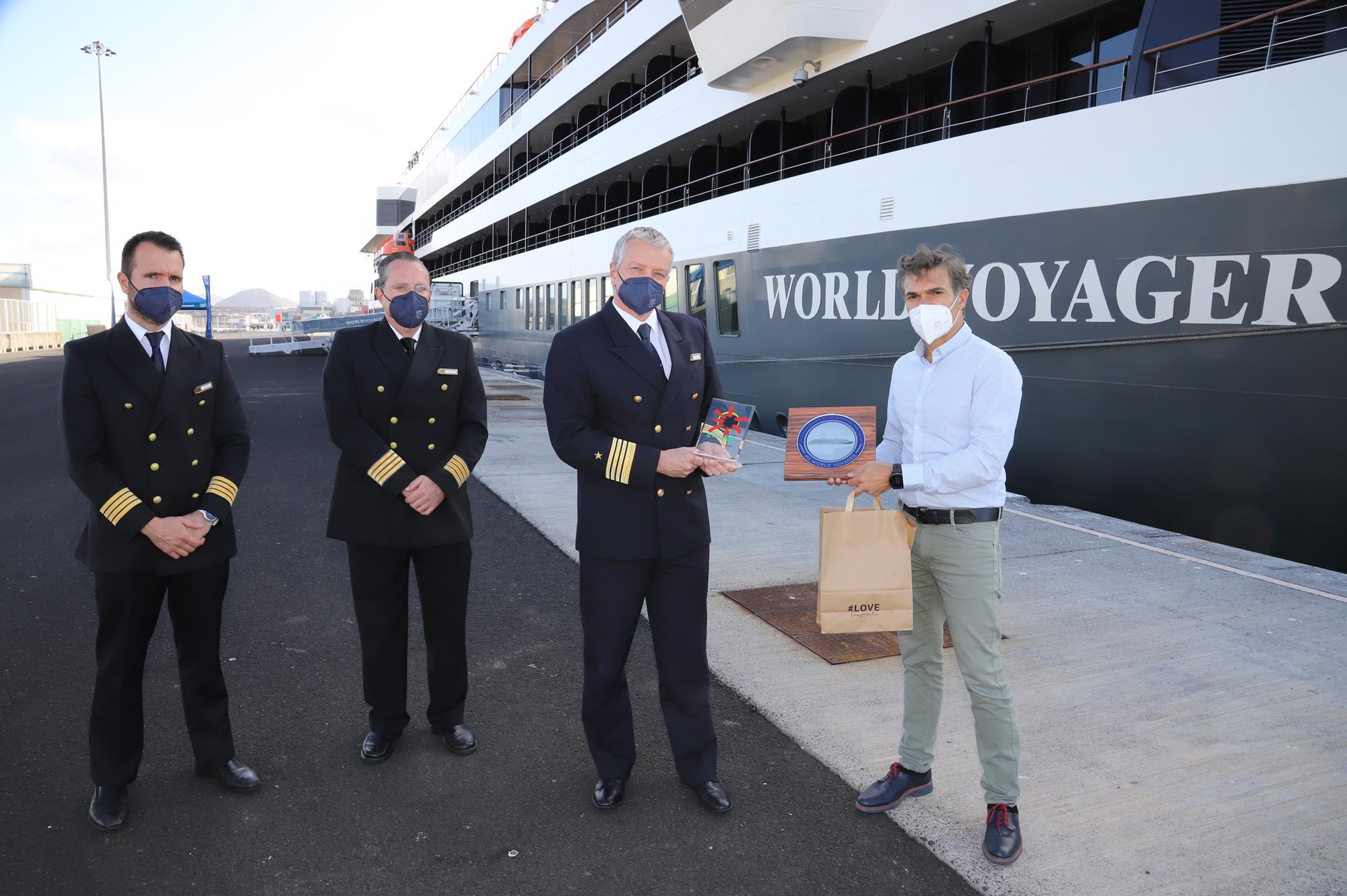 El crucero de lujo ‘World Voyager’ recala por primera vez en Lanzarote / CanariasNoticias.es El crucero de lujo ‘World Voyager’ recala por primera vez en Lanzarote / CanariasNoticias.es