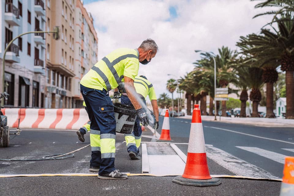 Arrecife refuerza la seguridad vial en las calles y remarca los pasos de peatones en las vías / CanariasNoticias.es