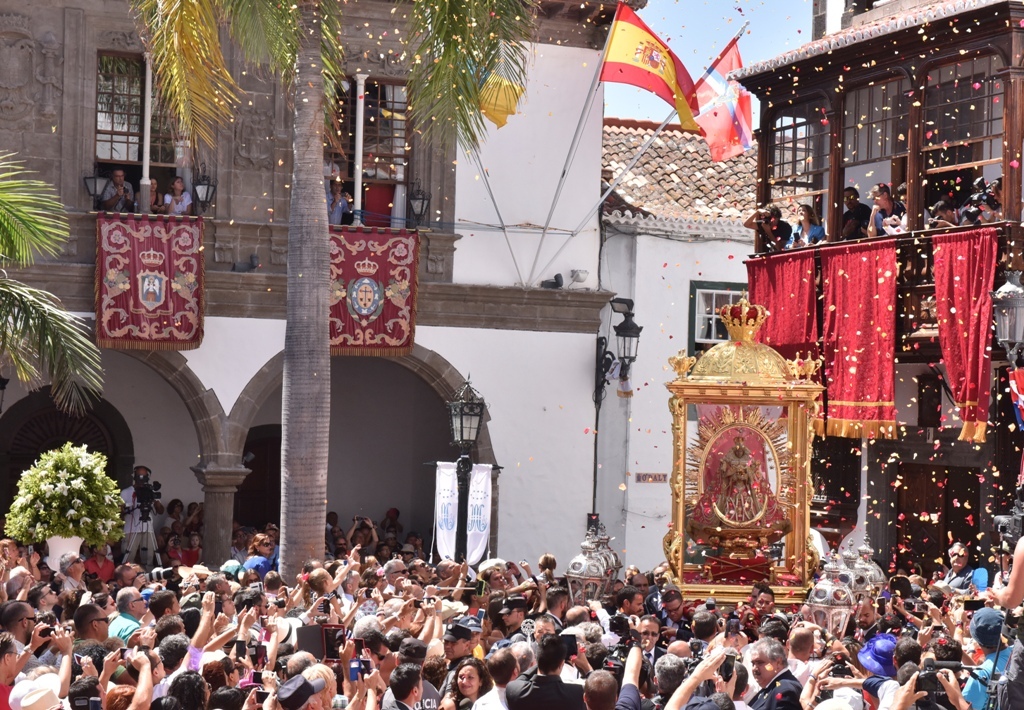 Bajada de la Virgen de las Nieves en Santa Cruz de La Palma / CanariasNoticias.es Bajada de la Virgen de las Nieves en Santa Cruz de La Palma / CanariasNoticias.es