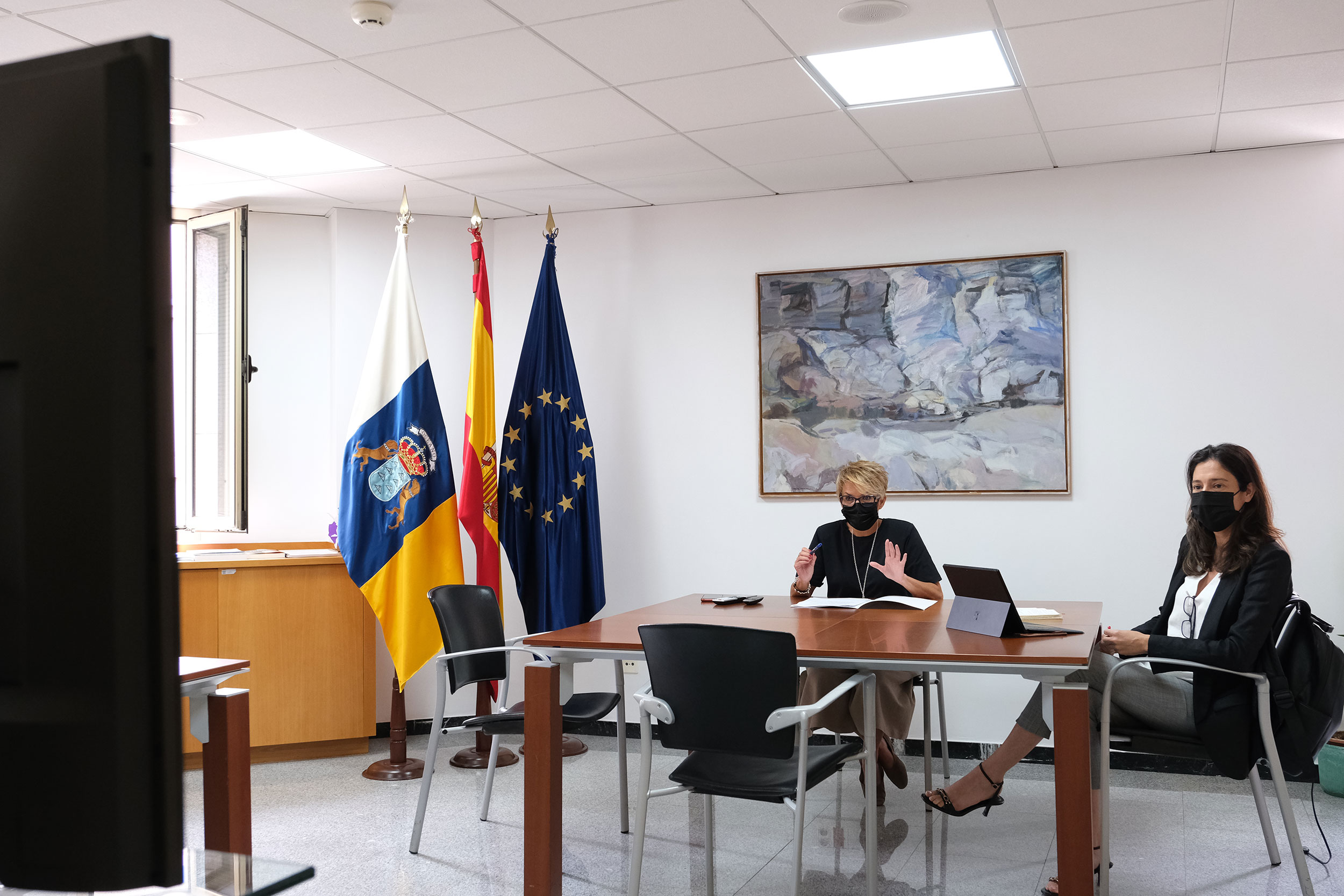 Elena Máñez y Dácil Domínguez en el encuentro con para coordinar relaciones económicas con Reino Unido / CanariasNoticias.es