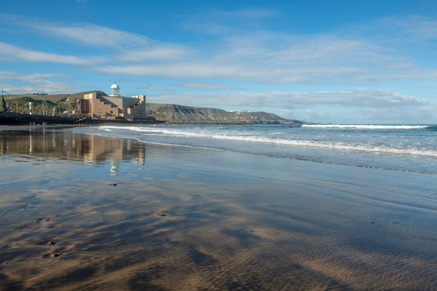 Playa de Las Canteras. Las Palmas de Gran Canaria / Nacho González Playa de Las Canteras en Las Palmas de Gran Canaria