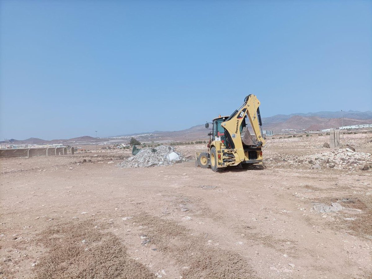 La Policía Local de Telde obliga a una empresa a recoger los escombros que habían dejado de forma ilegal junto a los arenales de Tufia