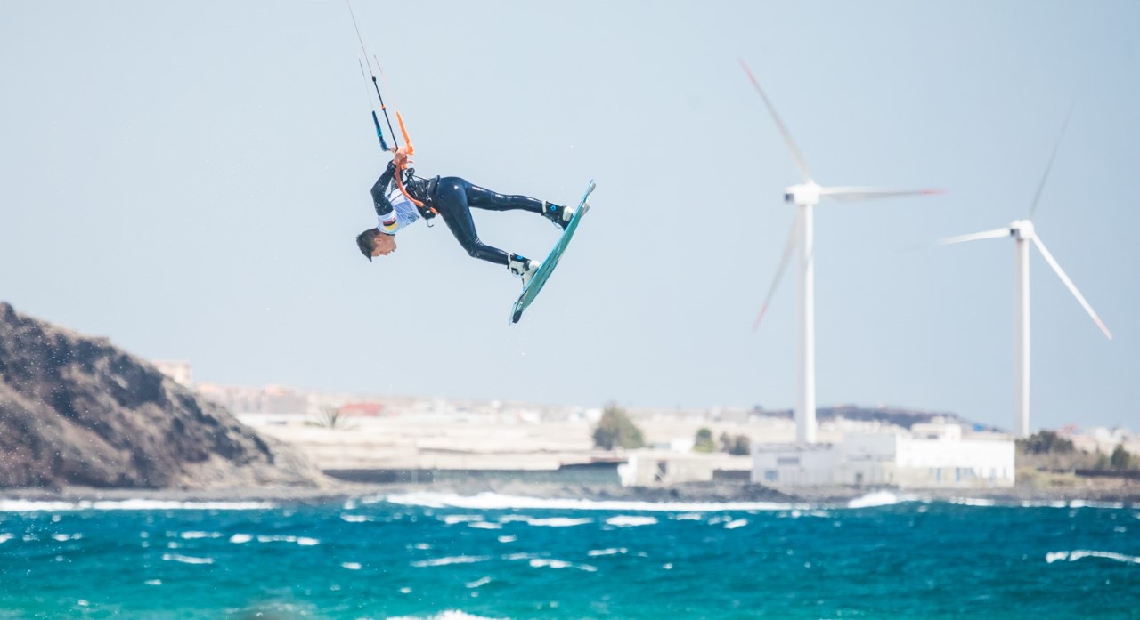  Kiteboarding. Wing Foil/ canariasnoticias