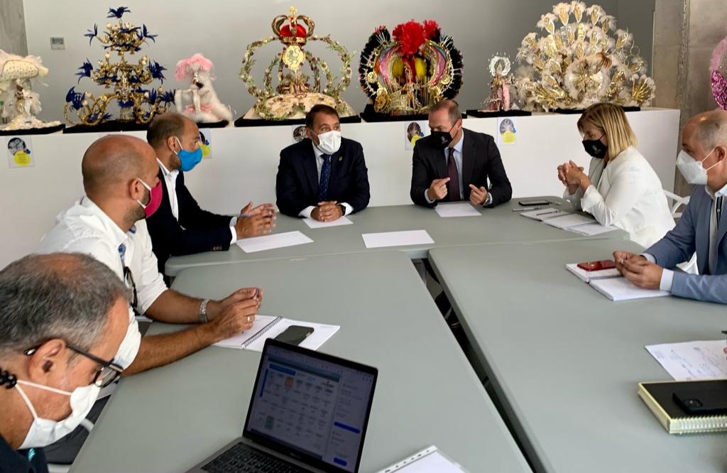 Las Palmas de Gran Canaria y Santa Cruz de Tenerife coordinan el carnaval y la navidad / CanariasNoticias.es