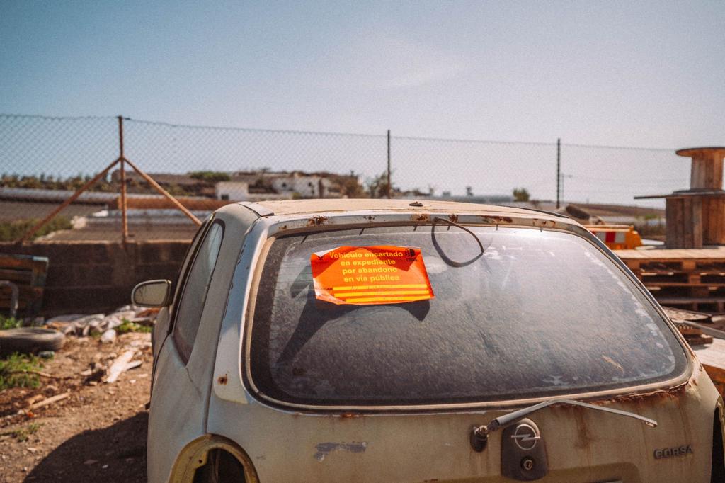 Vehículo abandonado en Arrecife (Lanzarote) / CanariasNoticias.es Vehículo abandonado en Arrecife (Lanzarote) / CanariasNoticias.es