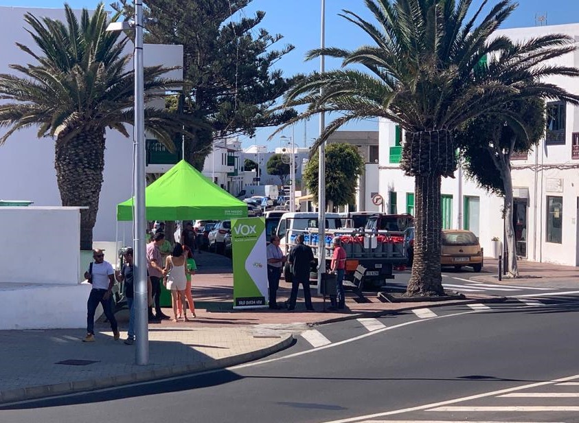 Mesa informativa de VOX en Tías (Lanzarote) / CanariasNoticias.es