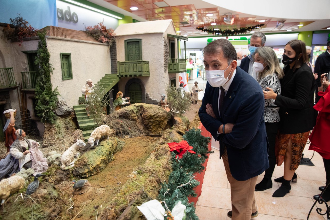 Virginia Ávila y José Manuel Bermúdez. Belén de Hiperdino/ canariasnoticias