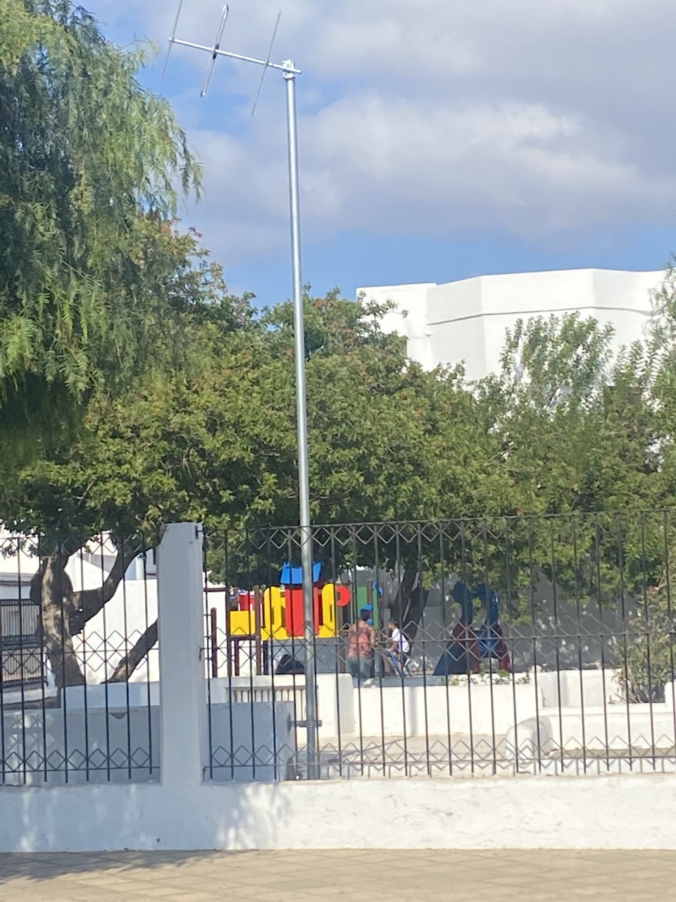 Antena en el parque infantil Los Leones/ canariasnoticias.es