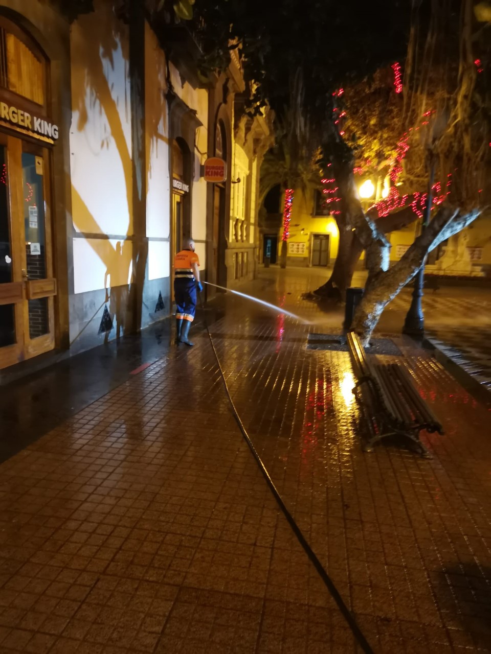 Limpieza. Nochebuena. Las Palmas de Gran Canaria/ canariasnoticias.es Limpieza. Nochebuena. Las Palmas de Gran Canaria/ canariasnoticias.es