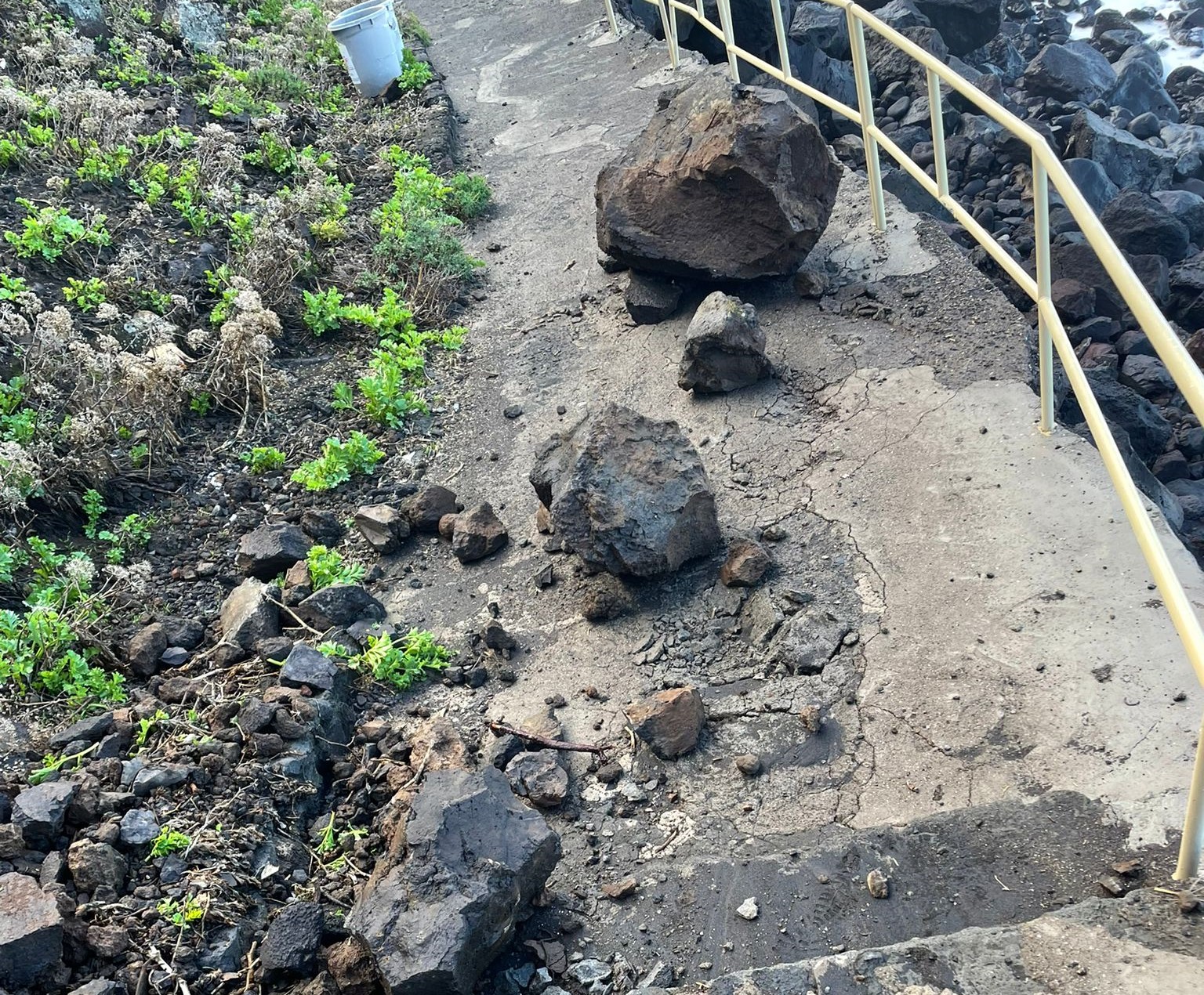 Desprendimientos en la playa del Bollullo en La Orotava (Tenerife) / CanariasNoticias.es