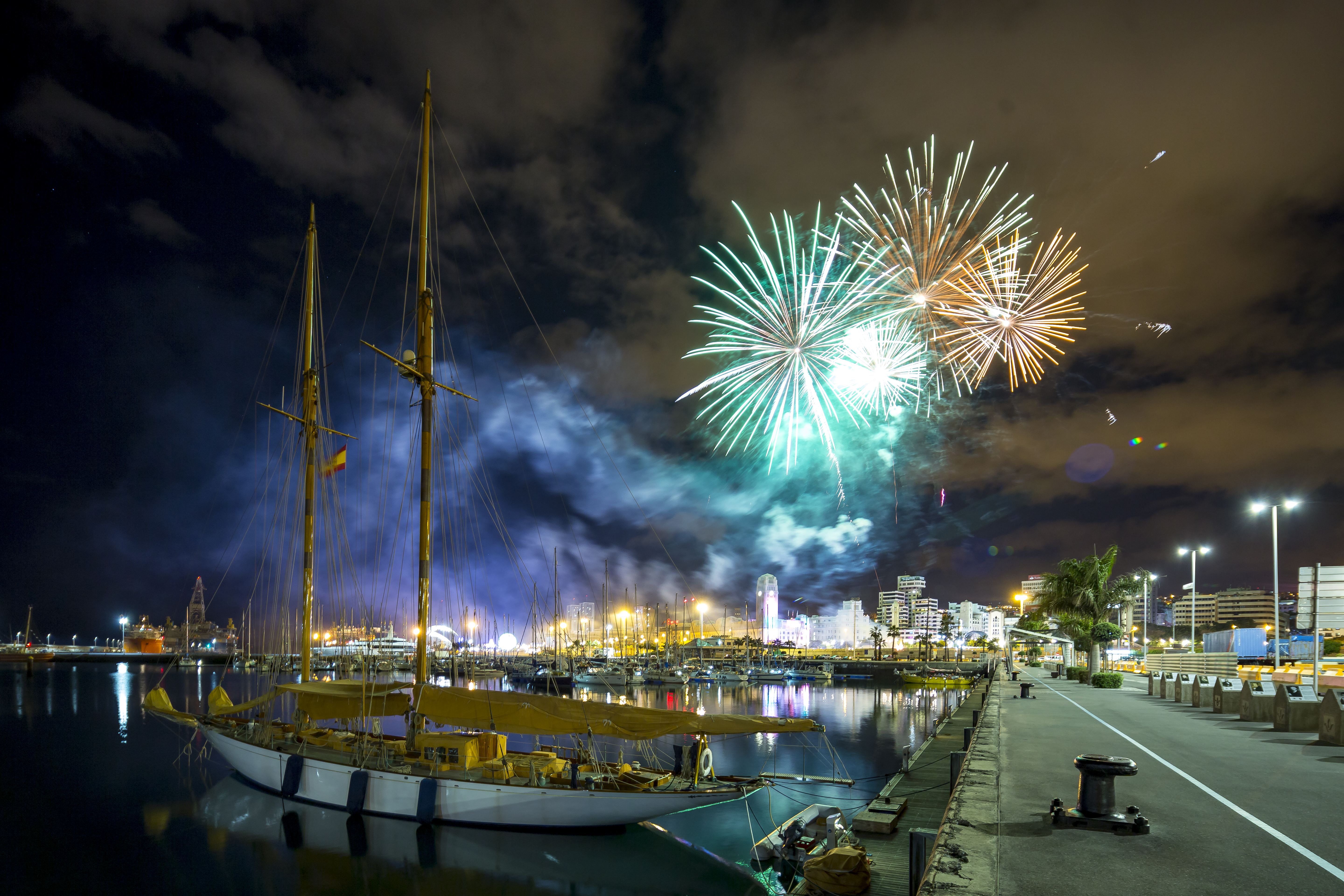 Fuegos artificiales en Santa Cruz de Tenerife / CanariasNoticias.es Fuegos artificiales en Santa Cruz de Tenerife / CanariasNoticias.es