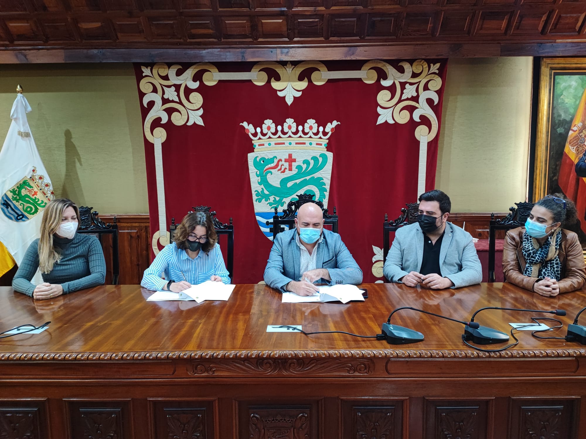 Firma del acuerdo entre el Ayuntamiento y el Colegio de Veterinarios / CanariasNoticias.es
