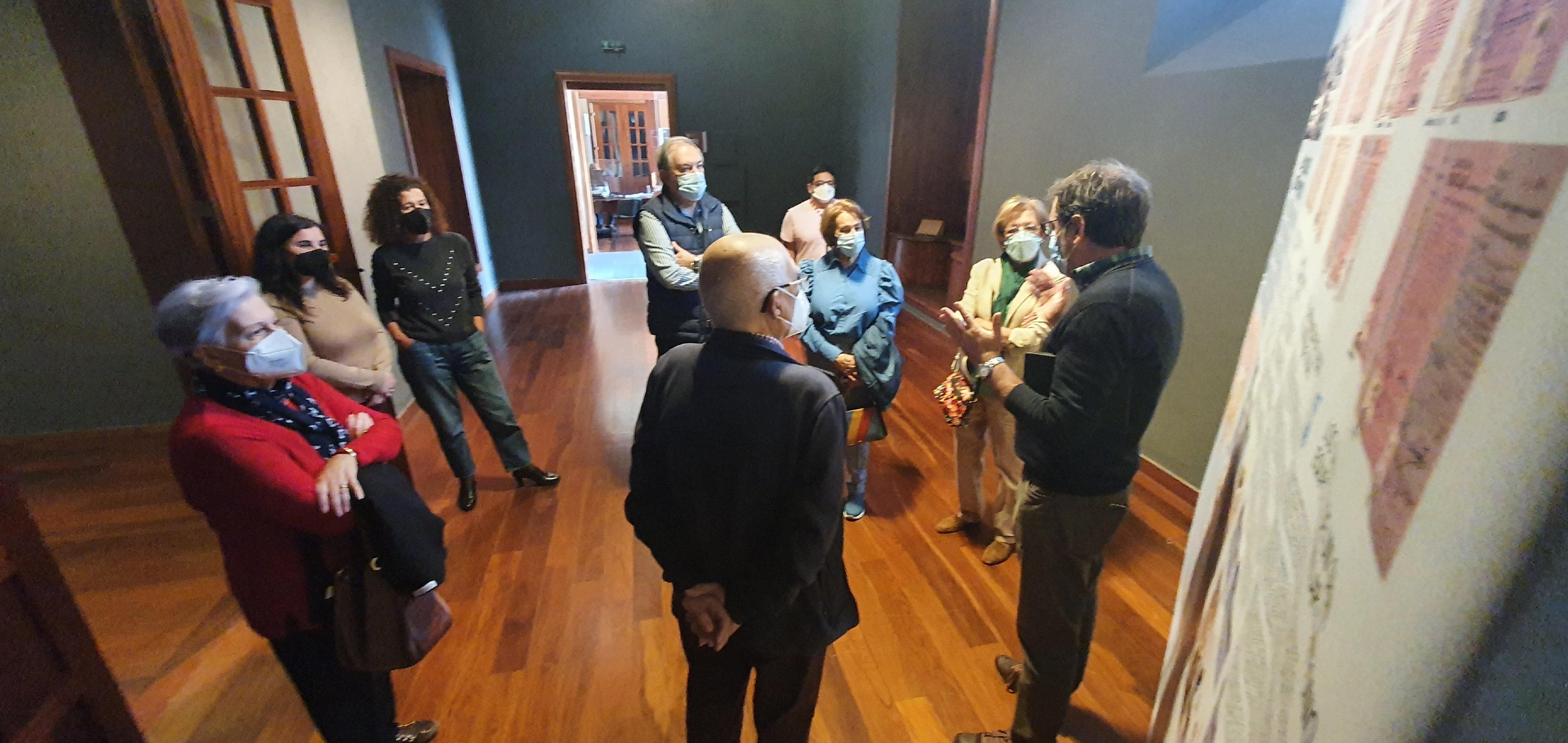Visita del socio nº 1 del CD Tenerife visita la exposición "DNI Blanquiazul" / CanariasNoticias.es