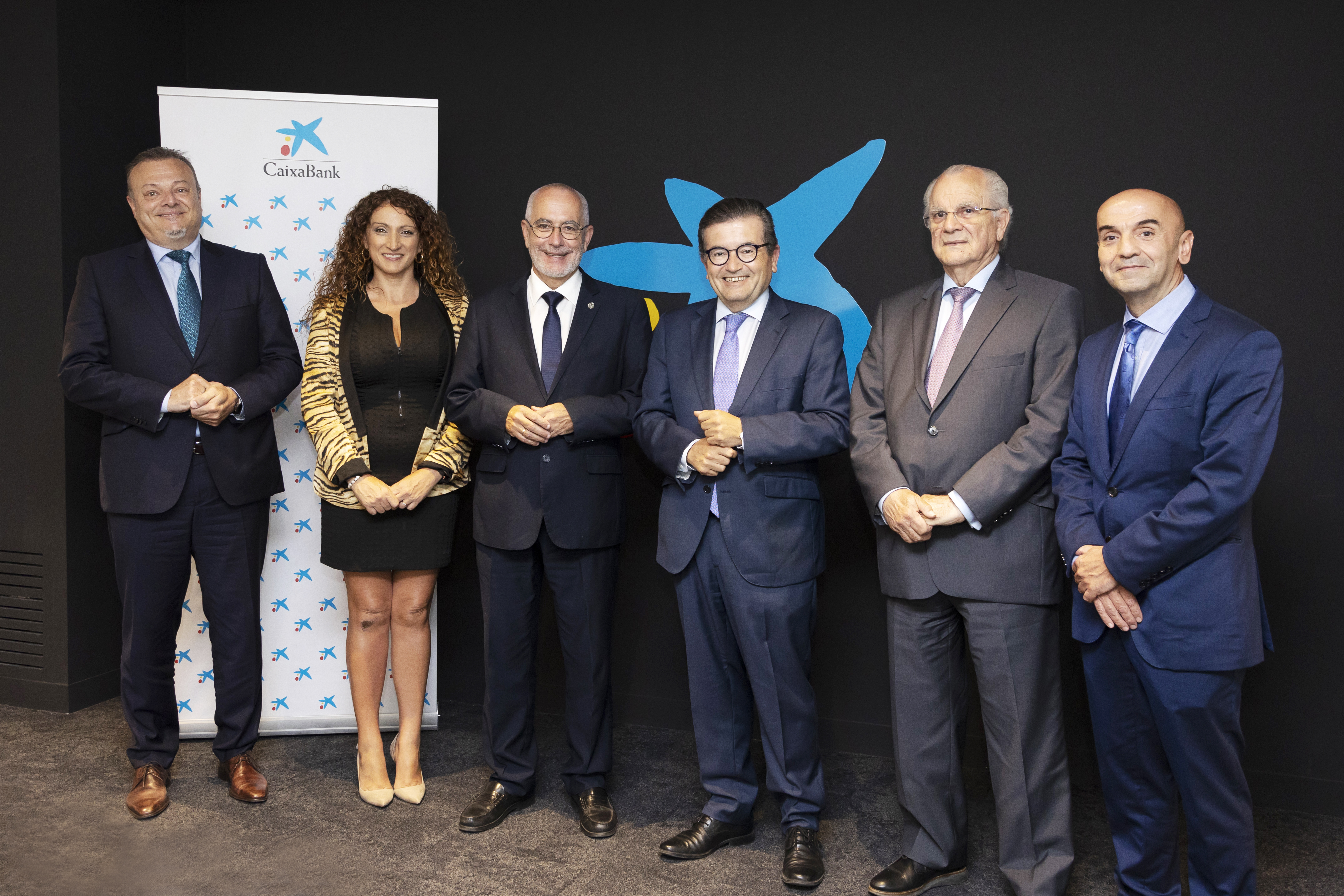 Firma del convenio entre FEPECO y CaixaBank / CanariasNoticias.es Firma del convenio entre FEPECO y CaixaBank / CanariasNoticias.es