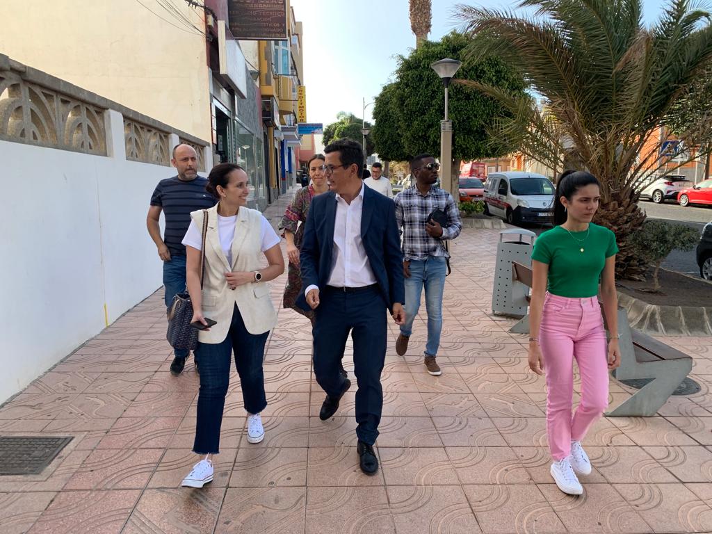 Pablo Rodríguez visita la Zona Comercial Abierta del Cruce de Arinaga (Gran Canaria) / CanariasNoticias.es