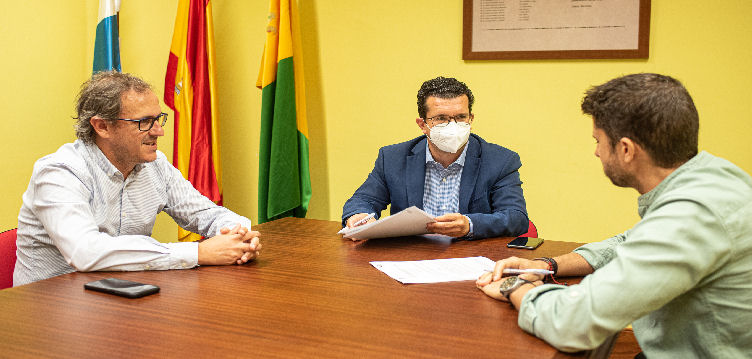 Firma del convenio de colaboración del FiestoRon con Arucas / CanariasNoticias.es Firma del convenio de colaboración del FiestoRon con Arucas / CanariasNoticias.es