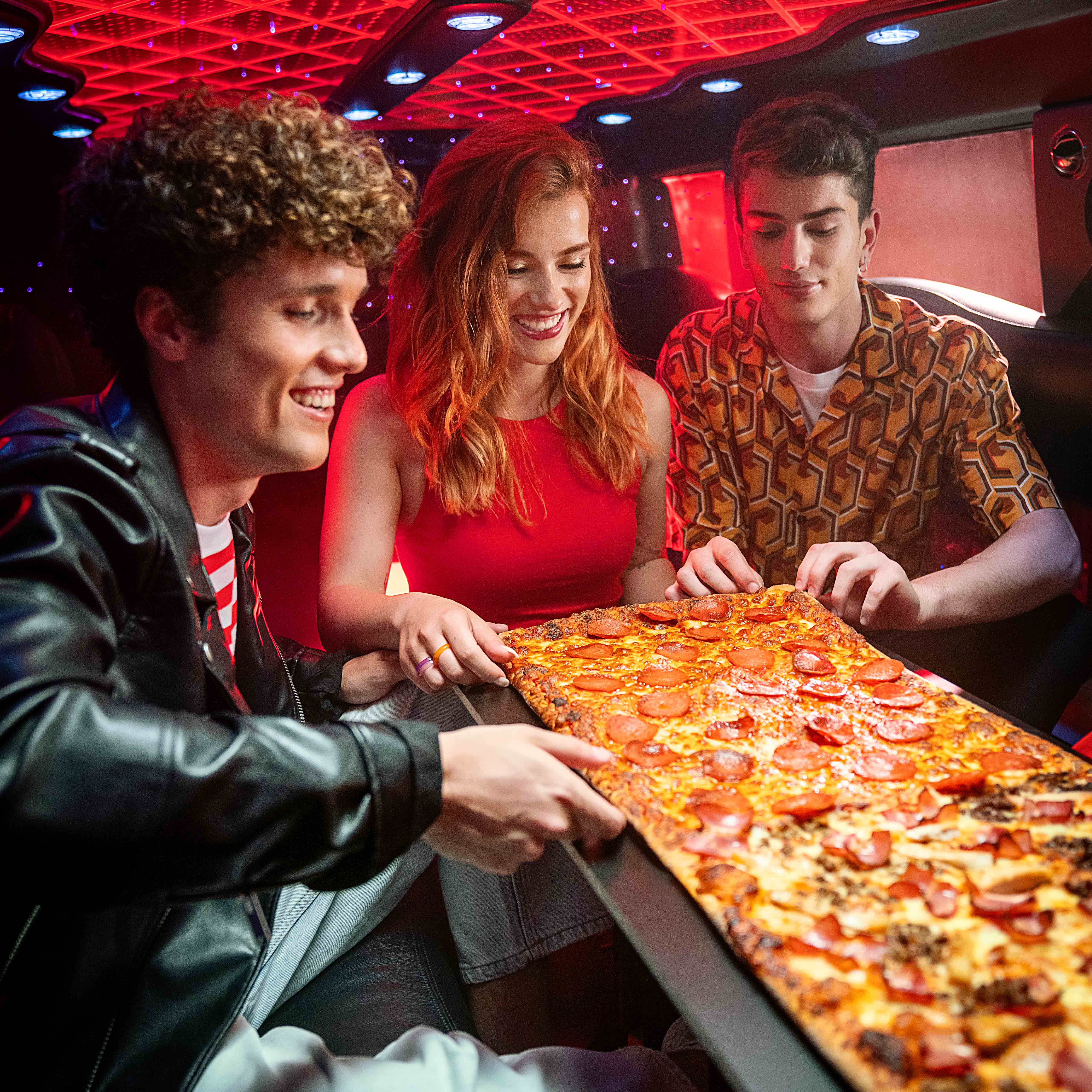 Limusina, una pizza única de casi un metro de largo Limusina, una pizza única de casi un metro de largo