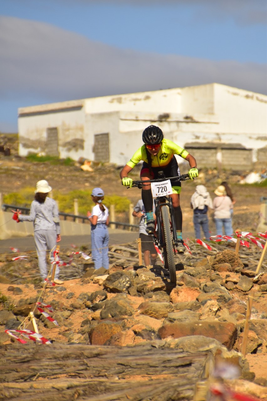 Inés Santana, campeona regional en el Campeonato de Canarias de Ciclismo./ canariasnoticias.es