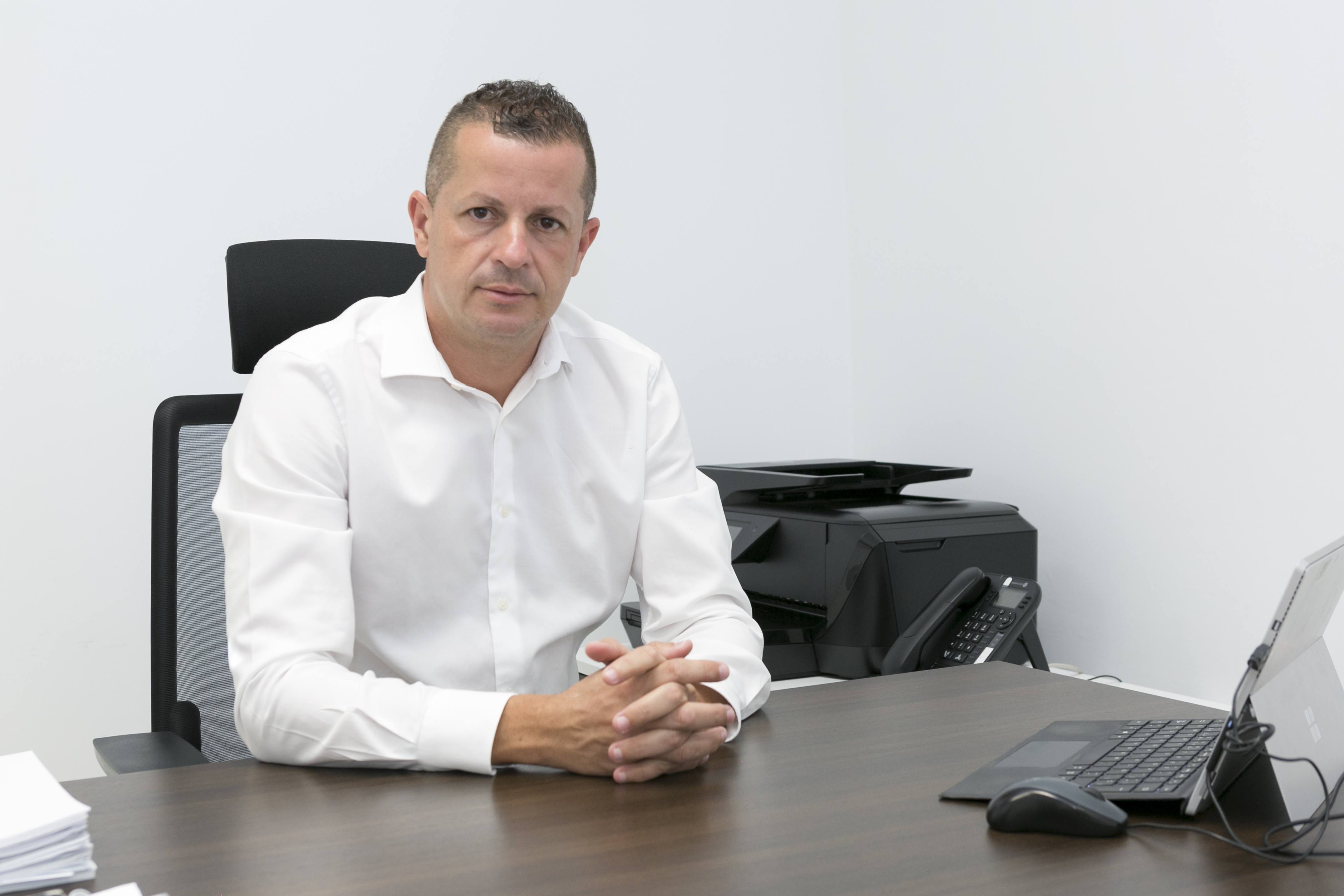 El director técnico de HiperDino, Rubén Molowny