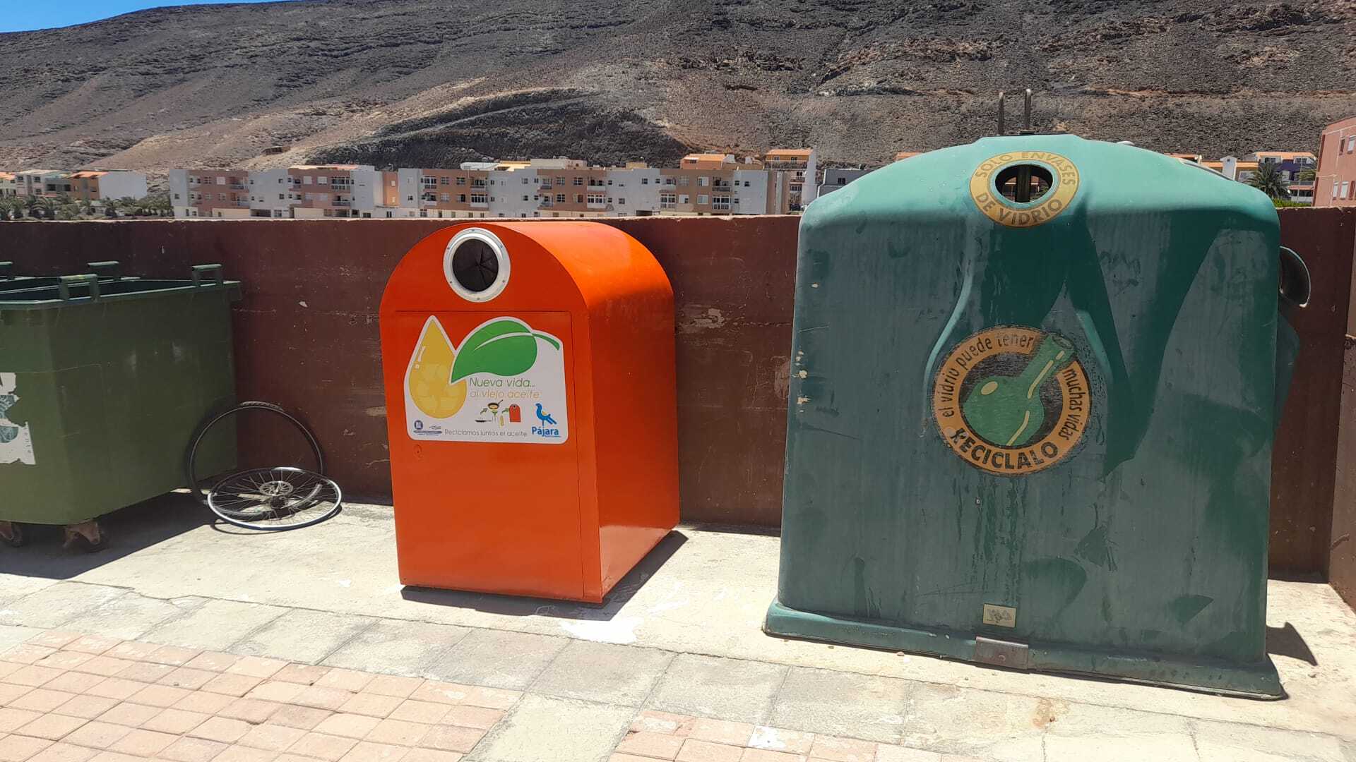 Contenedor para la recogida de aceite vegetal en Pájara (Fuerteventura) / CanariasNoticias.es 