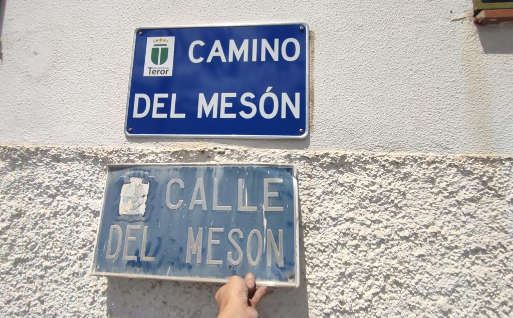 Teror renueva las placas de sus calles / CanariasNoticias.es Teror renueva las placas de sus calles / CanariasNoticias.es