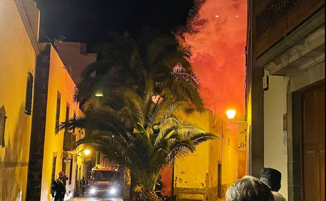 Incendio en Vegueta en Las Palmas de Gran Canaria Incendio en Vegueta en Las Palmas de Gran Canaria