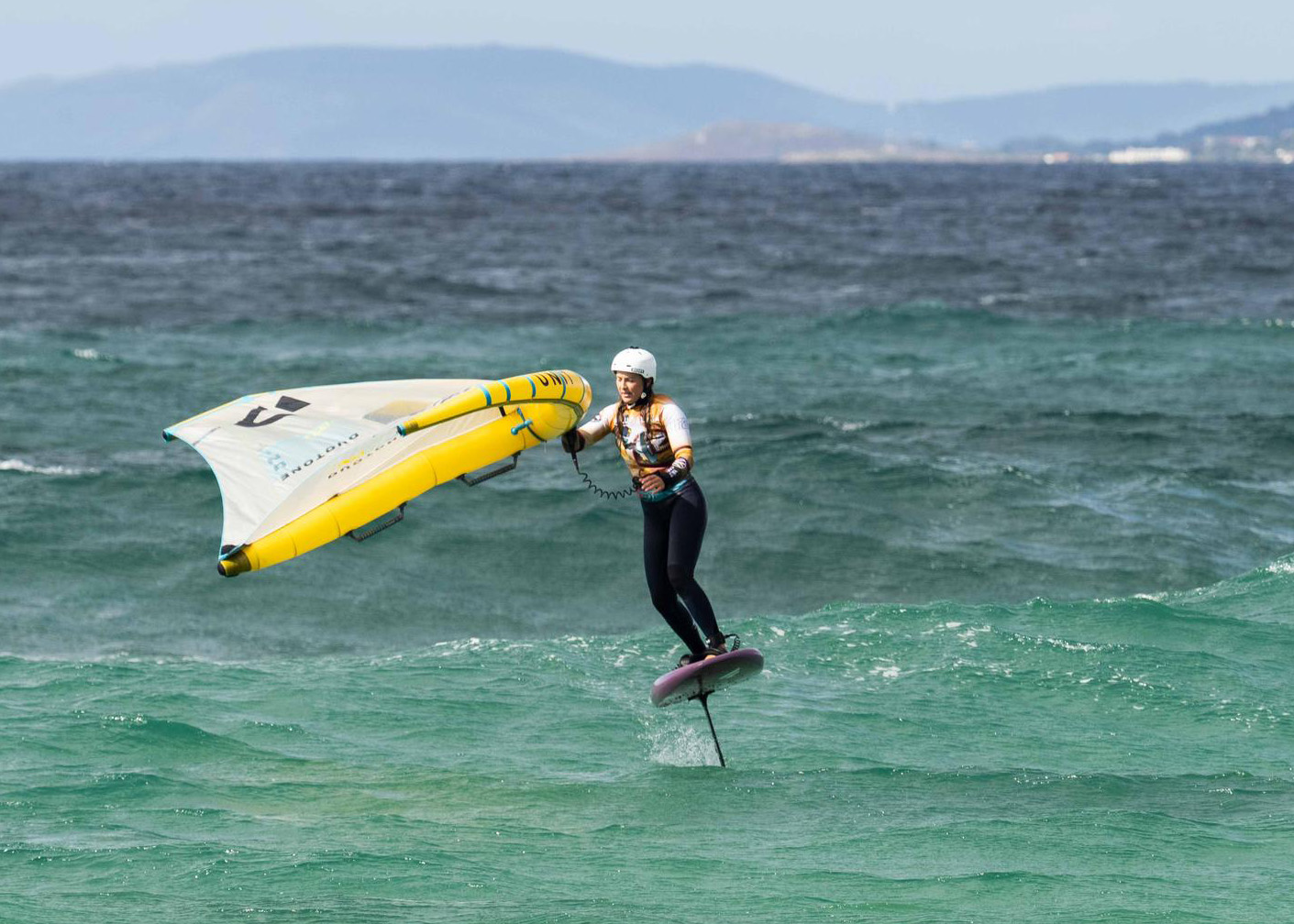 Julia Castro en la prueba Surf-Freestyle (Olas) / 