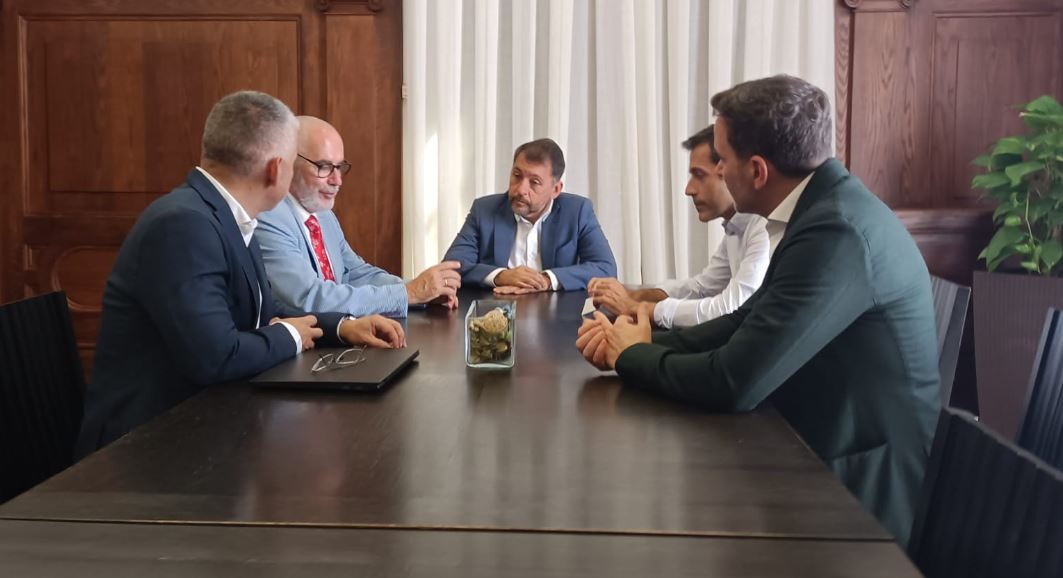 Reunión del alcalde José Manuel Bermúdez con Óscar Izquierdo, presidente de FEPECO / CanariasNoticias.es