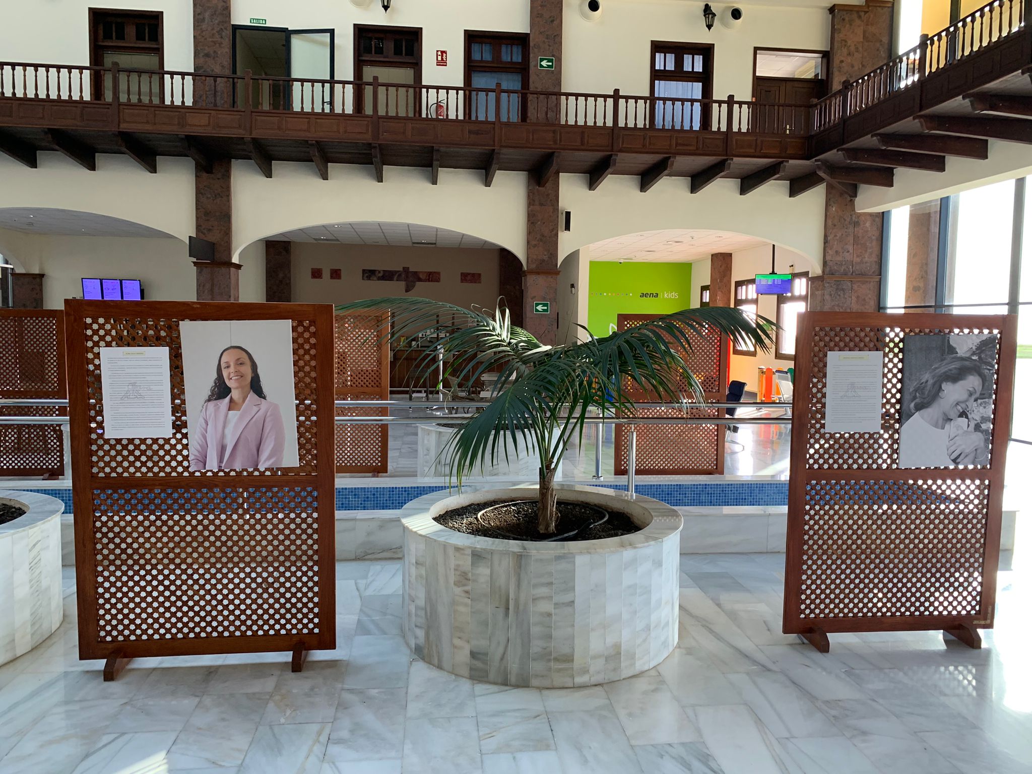 Exposición “Mujeres de una isla rural” en el Aeropuerto de La Gomera / CanariasNoticias.es