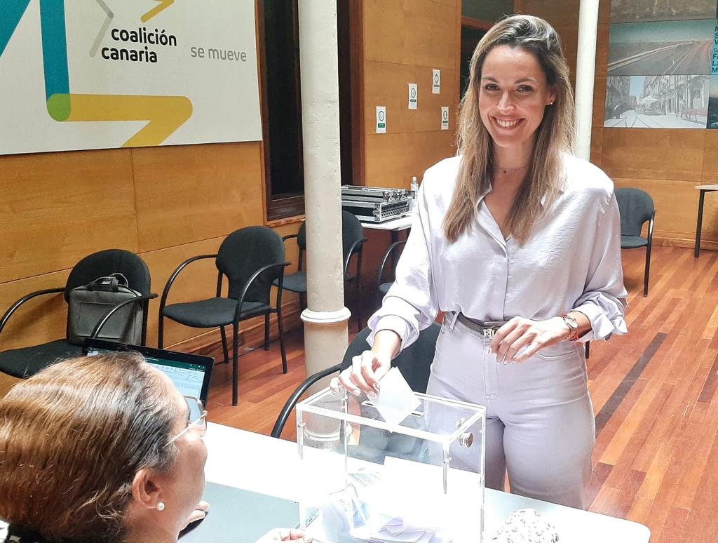 María Fernández durante la votación / CanariasNoticias.es