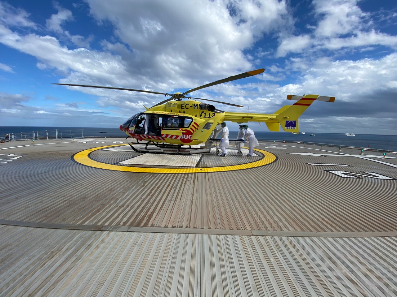 Traslado de paciente COVID en helicóptero medicalizado Traslado de paciente COVID en helicóptero medicalizado