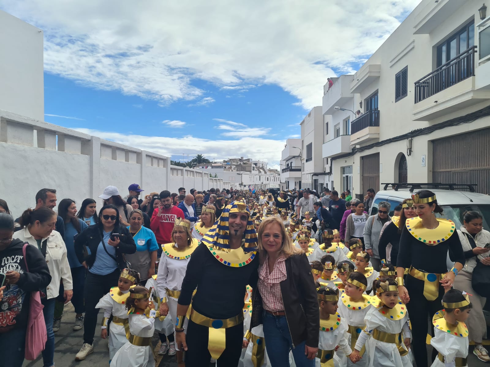 Más de 4.000 escolares disfrutan de los pasacalles en Arrecife/ canariasnoticias.es