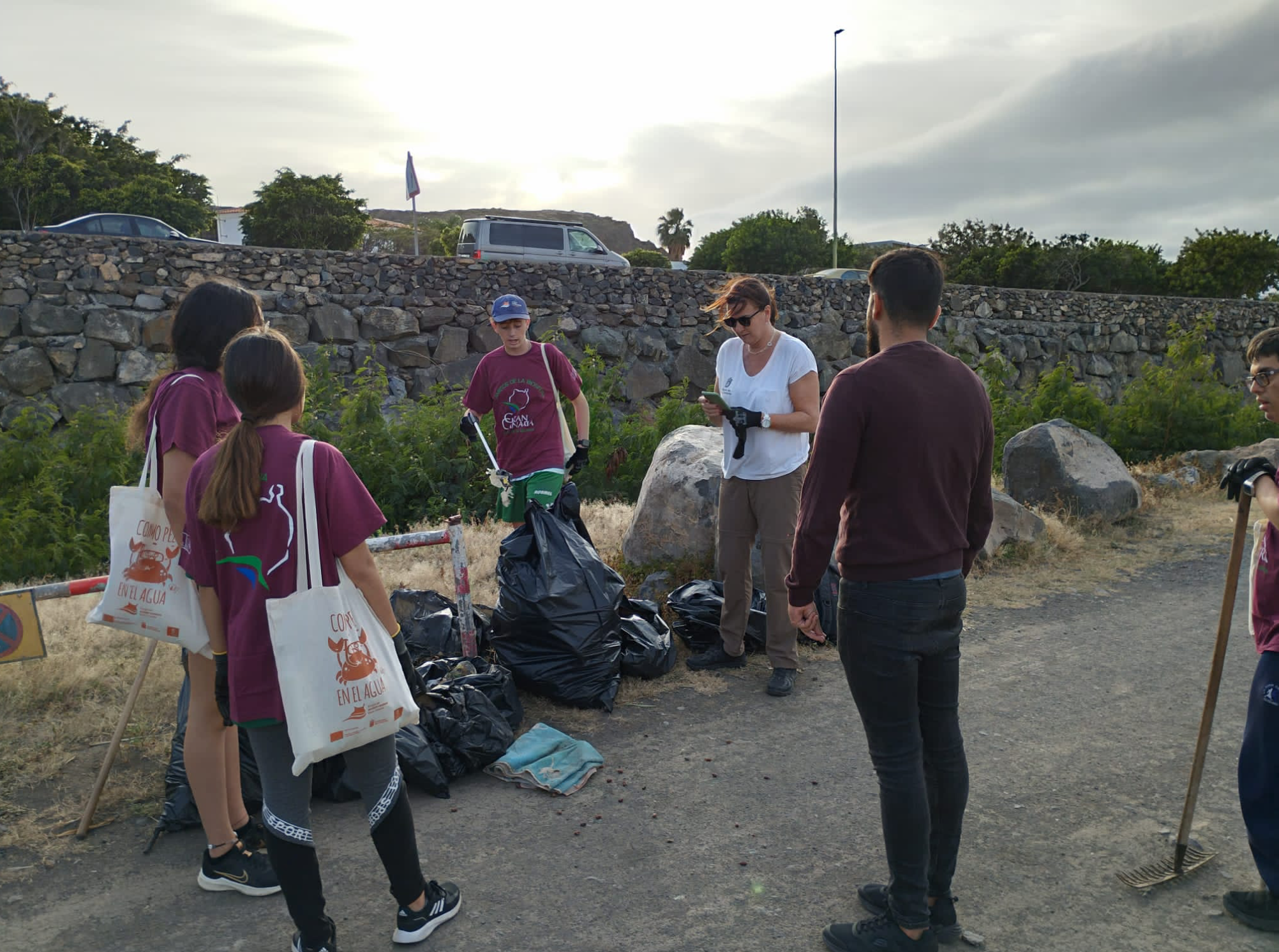 Voluntariado contra la ‘basuraleza’ en Agaete / CanariasNoticias.es 