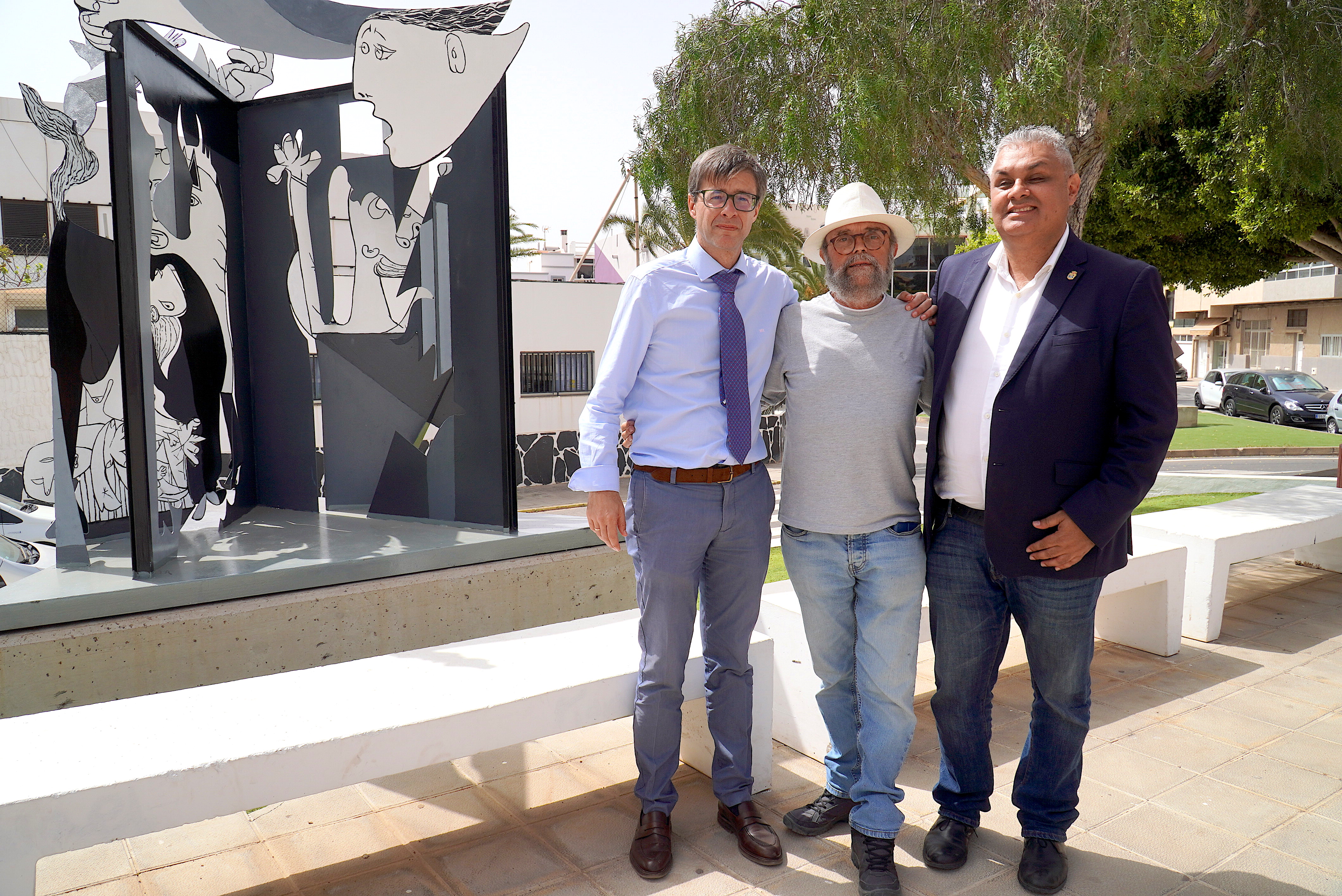 Escultura ‘Homenaje a Picasso’ de Toño Patallo en Puerto del Rosario / CanariasNoticias.es 