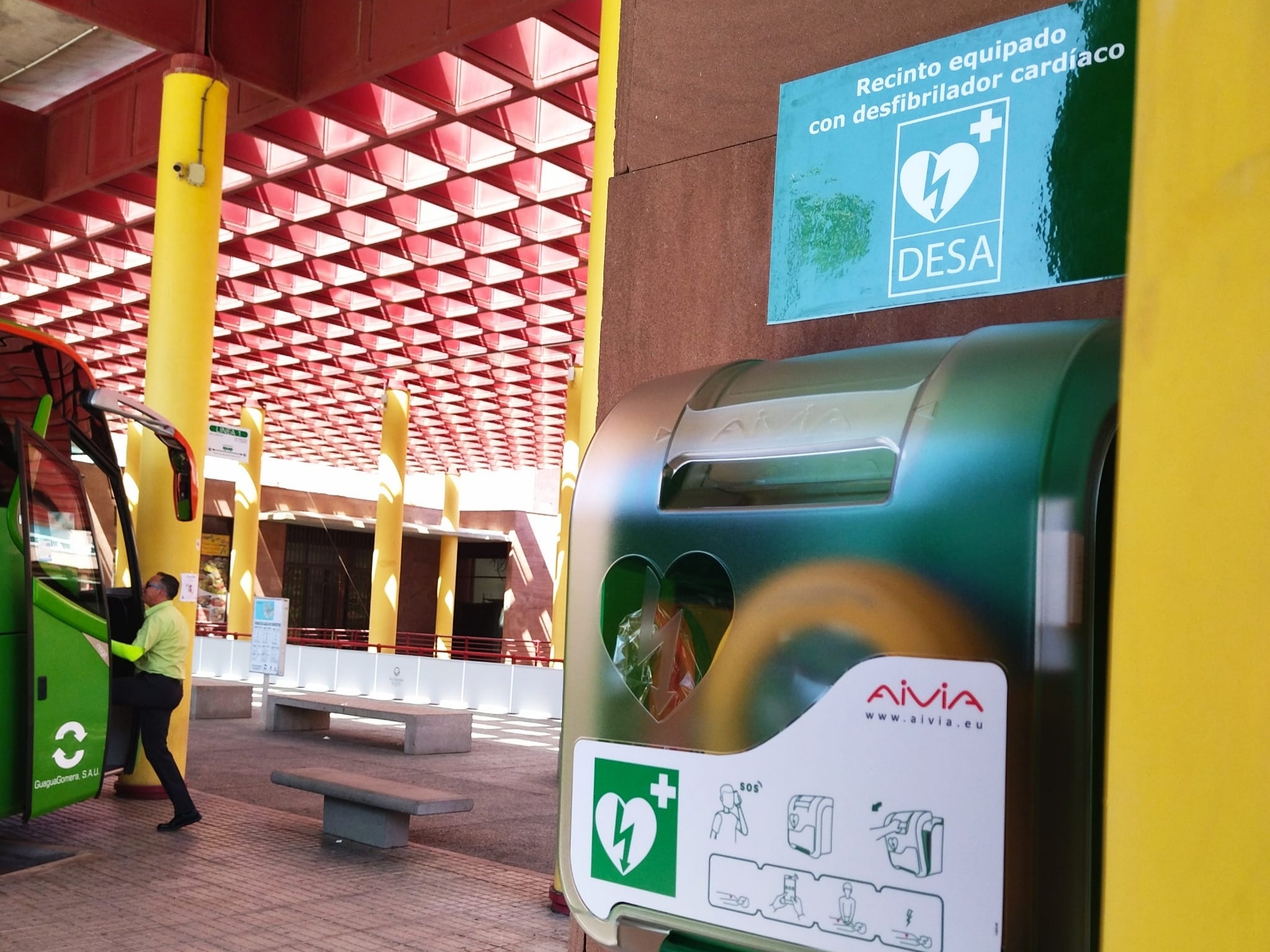 Desfibrilador en estación de guaguas de La Gomera / CanariasNoticias.es Desfibrilador en estación de guaguas de La Gomera / CanariasNoticias.es