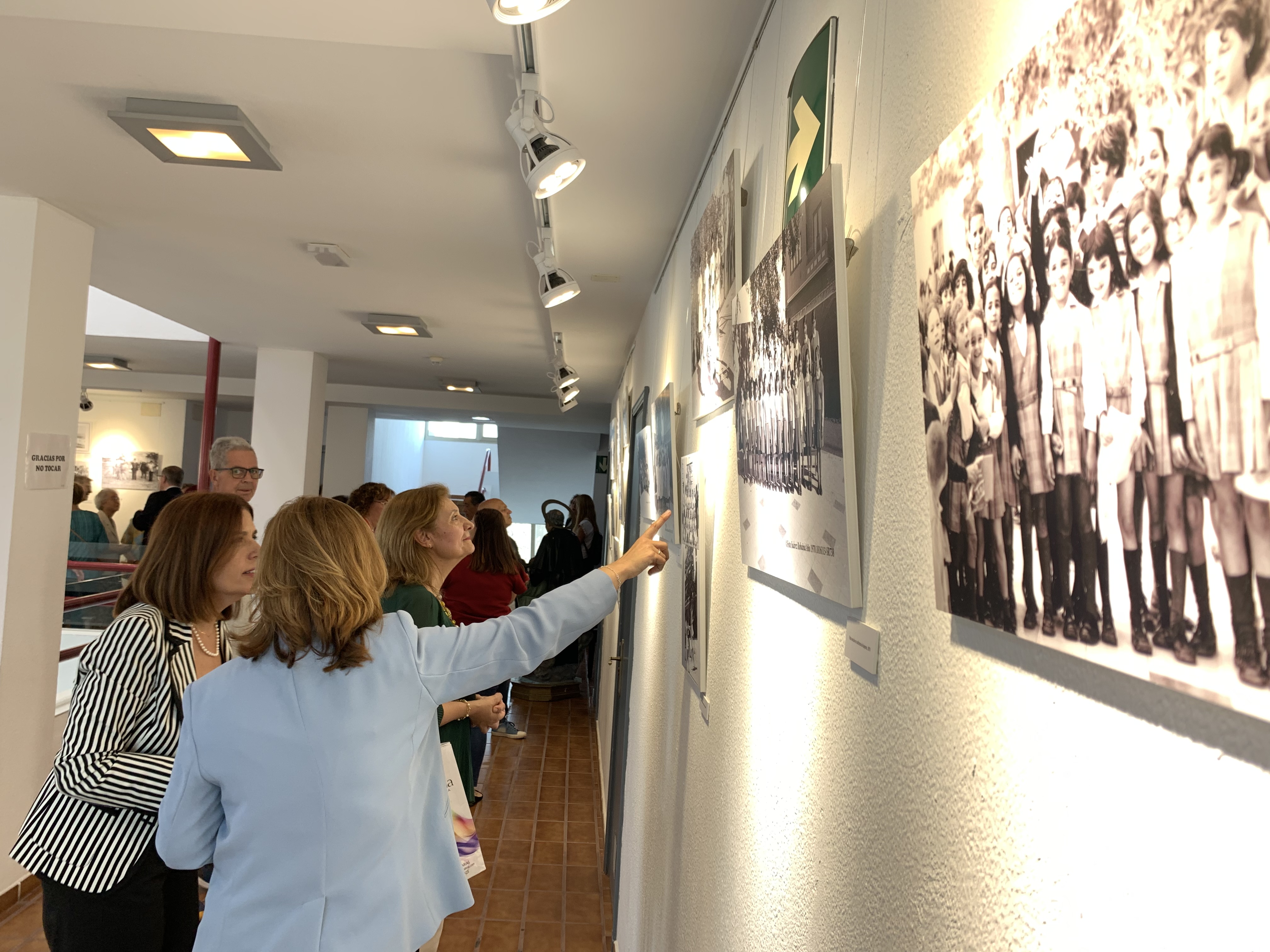 Exposición fotográfica en el colegio María Auxiliadora de Telde / CanariasNoticias.es 