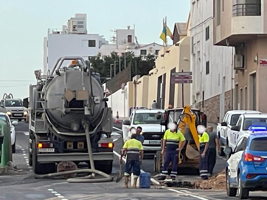 Calle Primero de Mayo, en Puerto del Rosario, sin agua/ canariasnoticias.es 