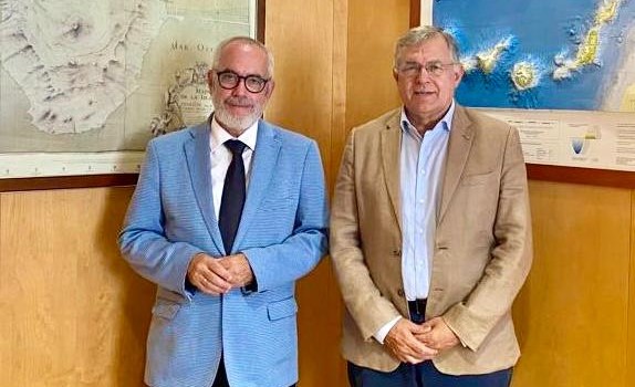Oscar Izquierdo, presidente de FEPECO y Carlos González, presidente de la Autoridad Portuaria de Santa Cruz de Tenerife Oscar Izquierdo, presidente de FEPECO y Carlos González, presidente de la Autoridad Portuaria de Santa Cruz de Tenerife