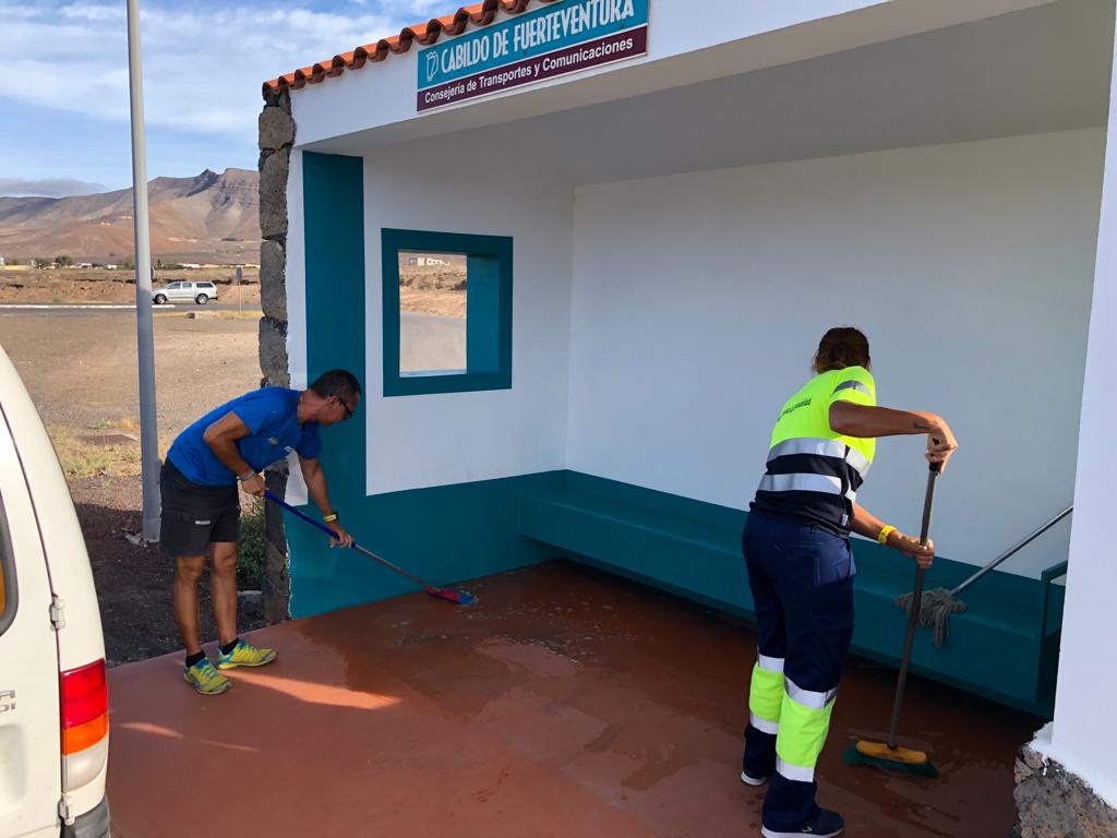Trabajos que se han llevado a cabo en marquesinas de Fuerteventura / CanariasNoticias.es Trabajos que se han llevado a cabo en marquesinas de Fuerteventura / CanariasNoticias.es