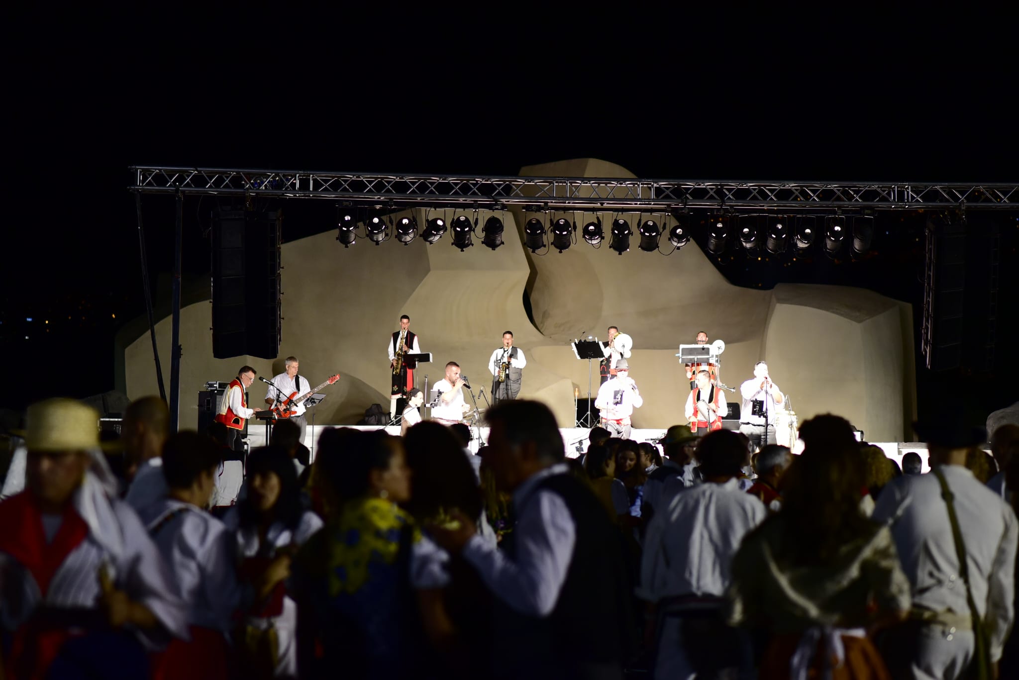 Cena canaria y Baile de magos en Costa Martiánez, Tenerife/ canariasnoticias.es