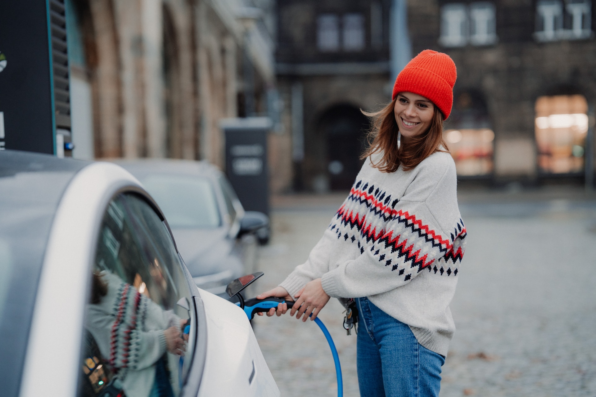 / Jenny Ueberberg (Unsplash) Viajar en coche eléctrico: Estos son algunos puntos a tener en cuenta