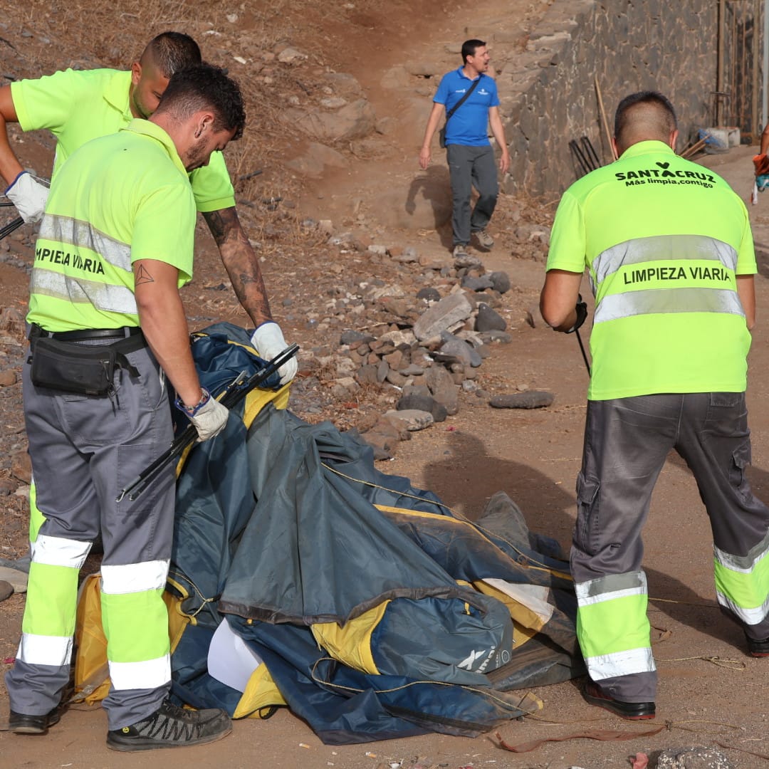 Retirada de usuarios de la playa del Parque Marítimo / CanariasNoticias.es 